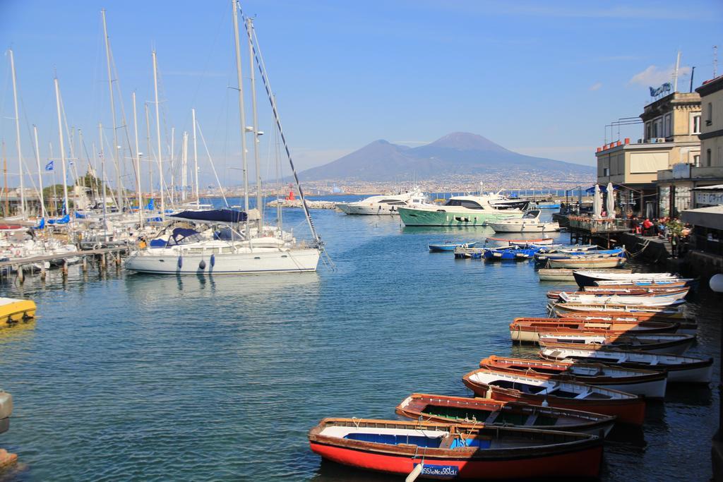 La Certosa Apartment Napoli Bagian luar foto