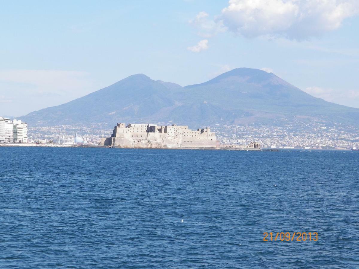 La Certosa Apartment Napoli Bagian luar foto